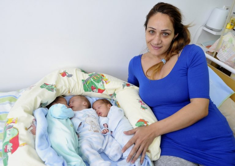 Šťastná mamička trojičiek, bábätká už môžu ísť domov