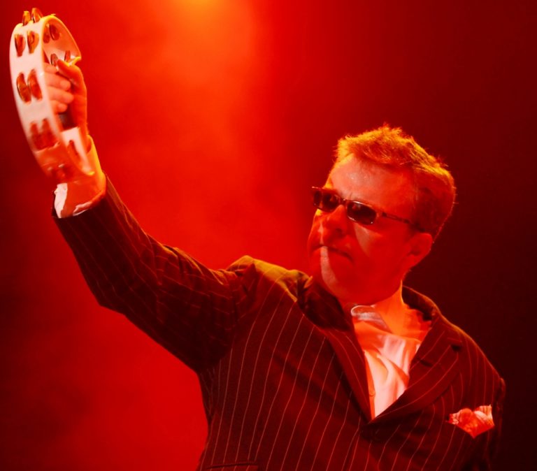 Suggs, spevák Madness.