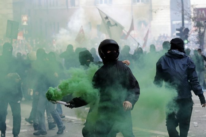 V uliciach Ríma vypukli násilné protesty