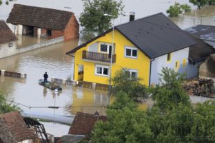 Balkán zaliala voda, Srbsko je v pohotovosti