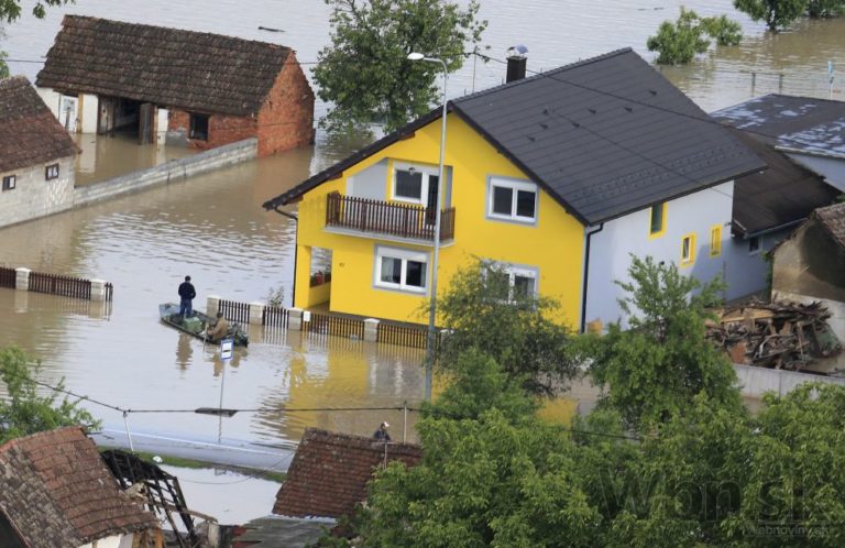 Balkán zaliala voda, Srbsko je v pohotovosti