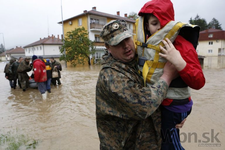 Balkán zaliala voda, Srbsko je v pohotovosti