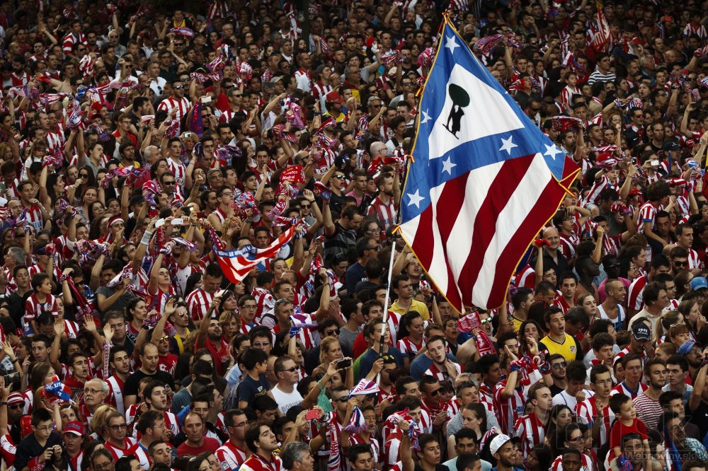 Hráči Atlética oslavovali s fanúšikmi pri Neptúnovej fontáne