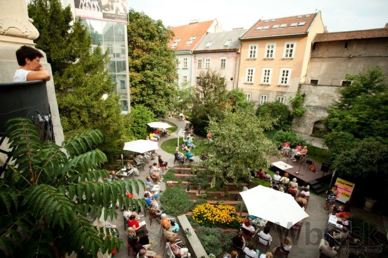 Letná čitáreň U Červeného raka sa teší obľube