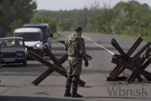 Napätie na Ukrajine neutícha, na východe sa bojuje