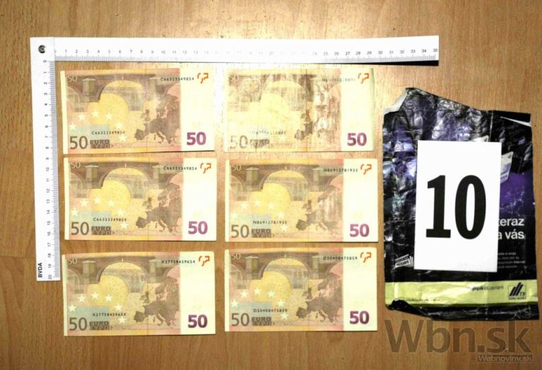 Policajti spravili záťah, našli drogy aj falošné peniaze