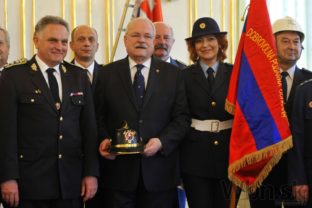 Prezident Ivan Gašparovič vymenoval prvého generála u hasičov