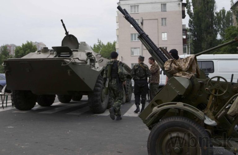 Proruskí separatisti zostrelili vládny vrtuľník