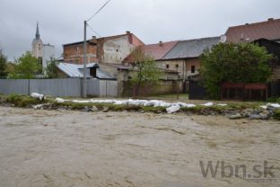 Rozvodnený Ľubický potok zaplavil časť Kežmarku