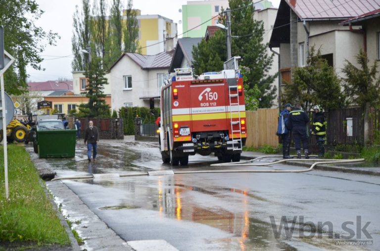 Rozvodnený Ľubický potok zaplavil časť Kežmarku