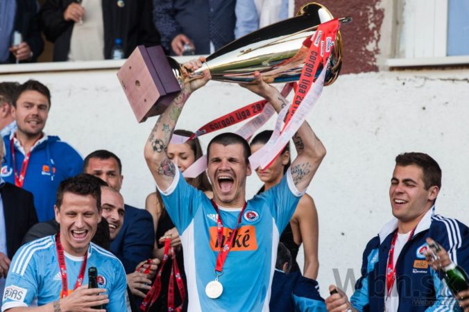Slovan získal majstrovskú trofej, Nitra padla do druhej ligy