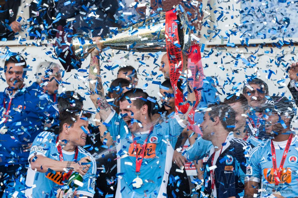 Slovan získal majstrovskú trofej, Nitra padla do druhej ligy