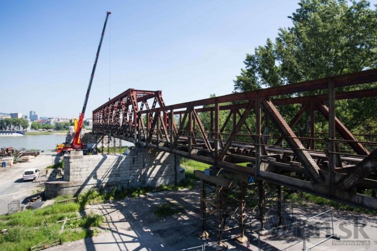Starý most sa zmenšuje, ostáva len niekoľko metrov