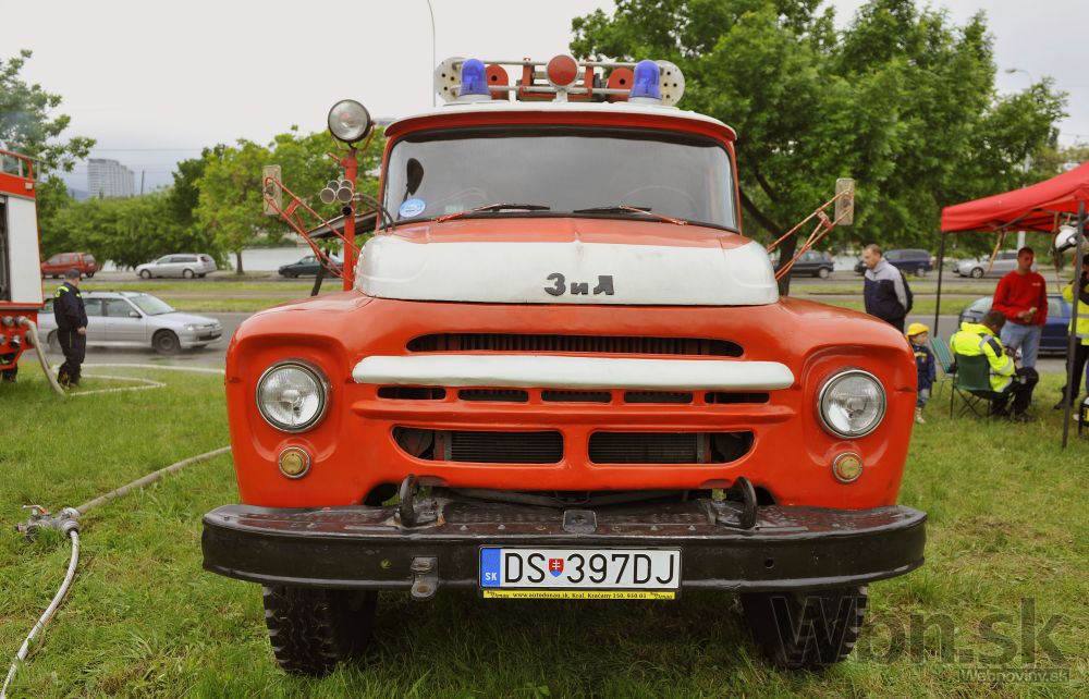 Štrkovec obsadili hasiči, zasahoval aj vrtuľník