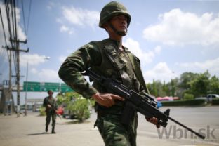 Thajská armáda oznámila puč, prevzala kontrolu nad vládou
