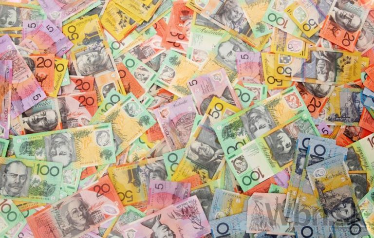 Upratovač našiel 68 tisíc eur, poctivosť sa mu vyplatila