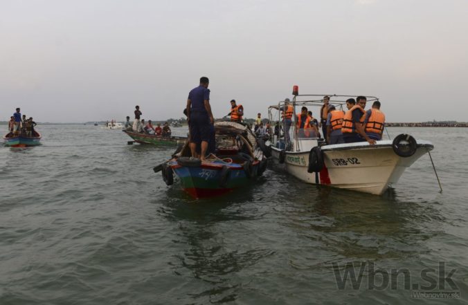 V Bangladéši sa potopil trajekt s dvesto ľuďmi na palube