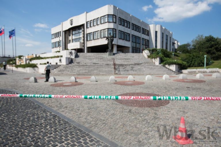 Bomba parlament