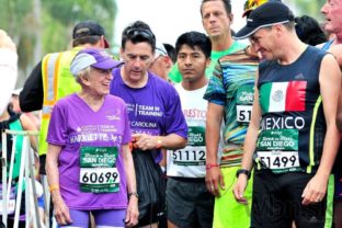 Dôchodkyňa v 91 rokoch zabehla maratón, zlomila dva rekordy