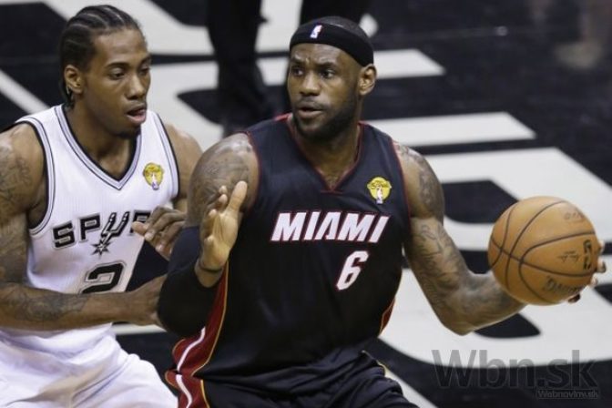 Finále NBA medzi San Antoniom a Miami je vyrovnané