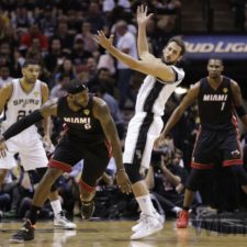 Finále NBA medzi San Antoniom a Miami je vyrovnané