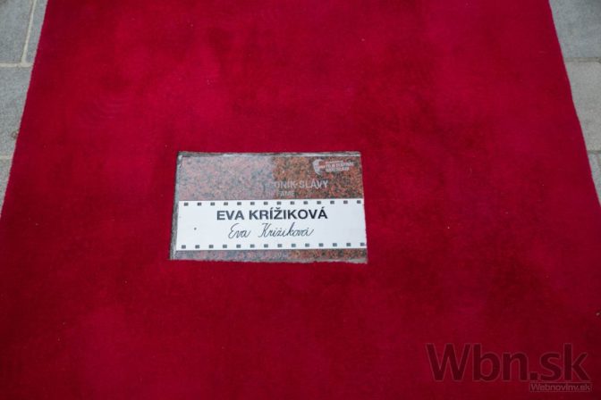 Herečka Eva Krížiková má dlaždicu na Filmovom chodníku slávy