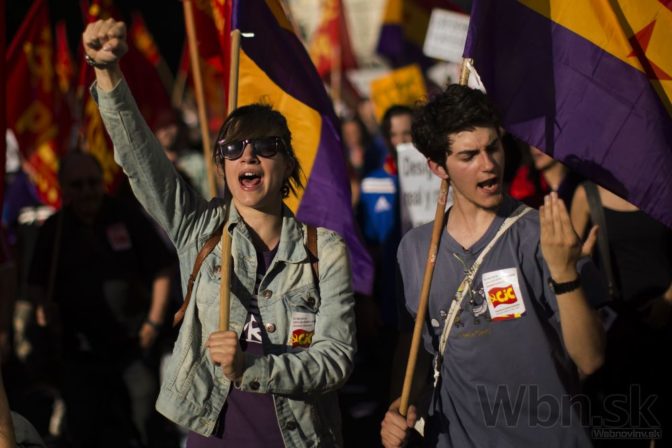 Španieli už nechcú monarchiu, protestami žiadajú referendum