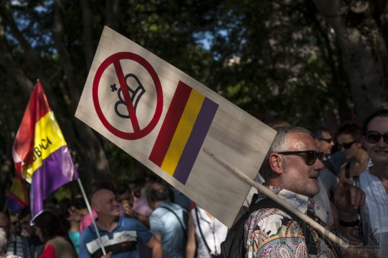 Španieli už nechcú monarchiu, protestami žiadajú referendum