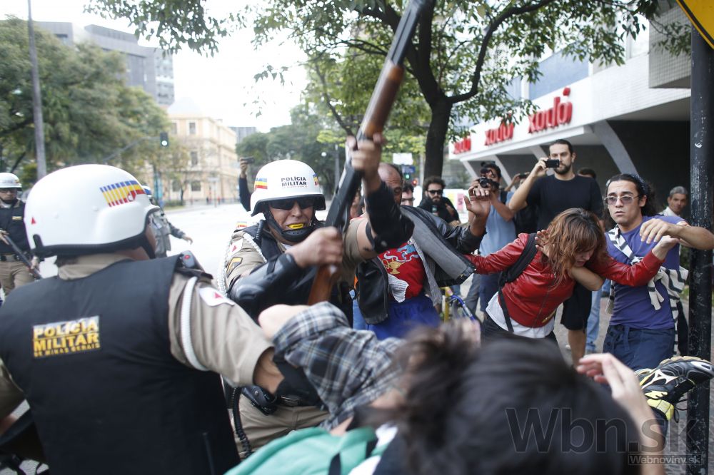 V Brazílii začal šampionát, ľudia v uliciach protestujú