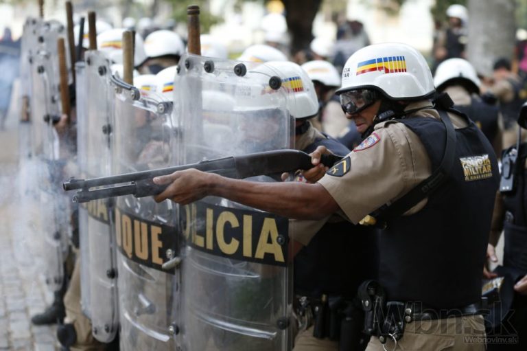 V Brazílii začal šampionát, ľudia v uliciach protestujú