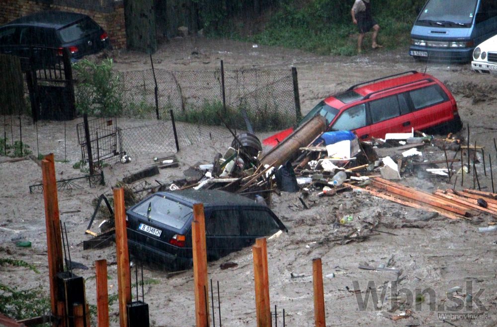 Veľké záplavy si v Bulharsku vyžiadali desať obetí