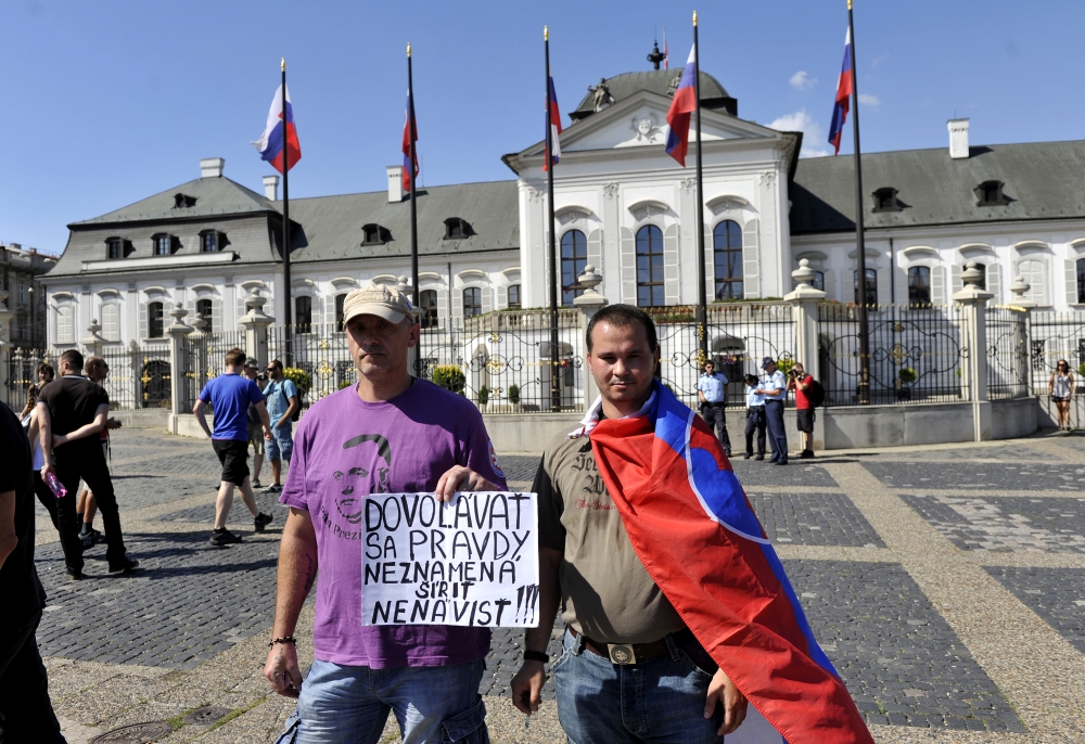Desiatky ľudí protestovali v Bratislave za slušný a bezpečný život