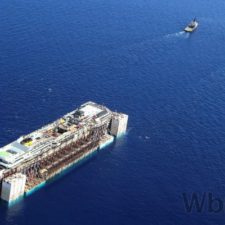 Odťahovanie vraku lode Costa Concordia