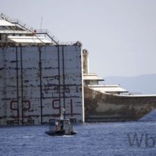 Odťahovanie vraku lode Costa Concordia