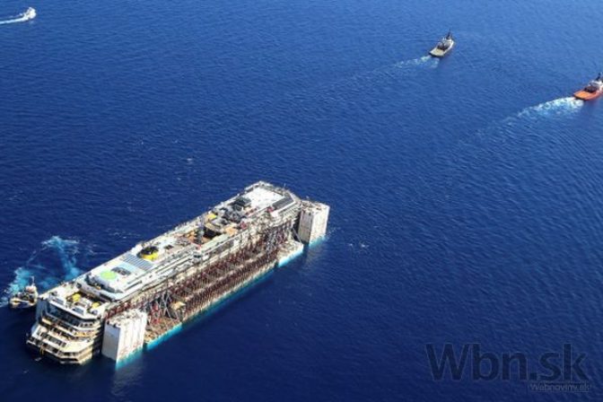Odťahovanie vraku lode Costa Concordia