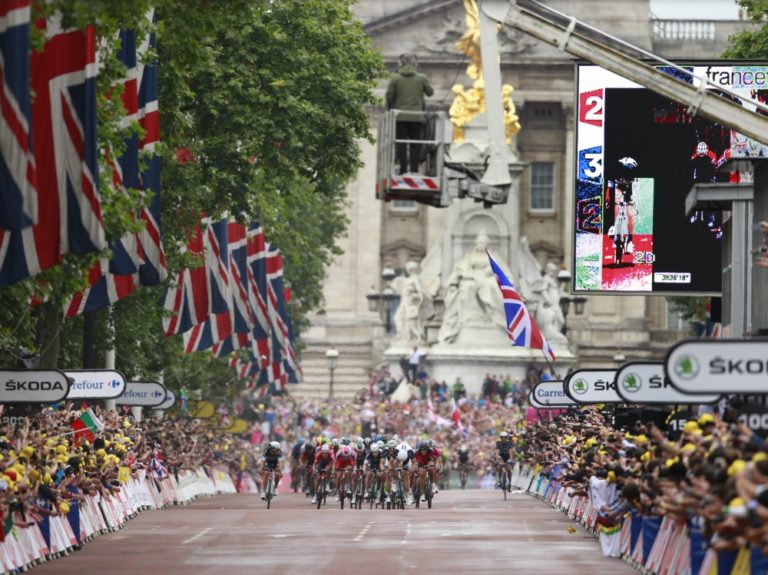 Peter Sagan bodoval na prémii, v špurte ho predbehol iba Marcel Kittel