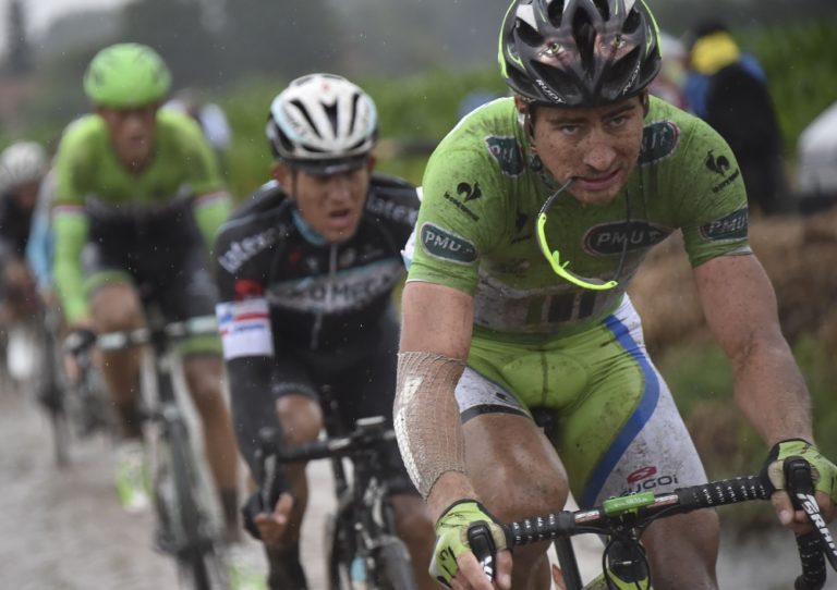 Piata etapa Tour de France bola plná pádov