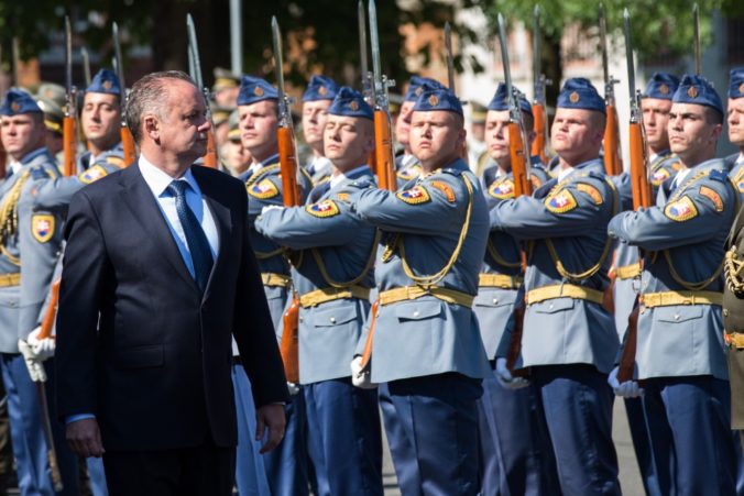 Prezident Andrej Kiska navštívil ministerstvo obrany