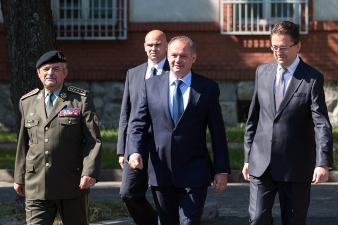 Prezident Andrej Kiska navštívil ministerstvo obrany
