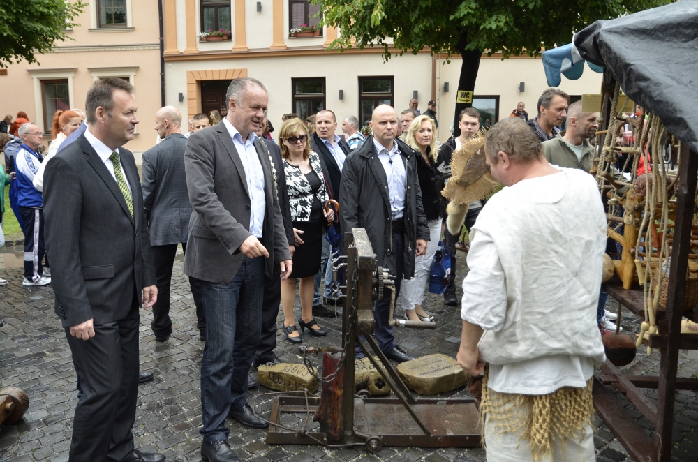 Prezident Kiska zavítal do Kežmarku, ulice ožili remeslami