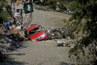 Rumunsko ohrozujú povodne, poškodili tisíce domov