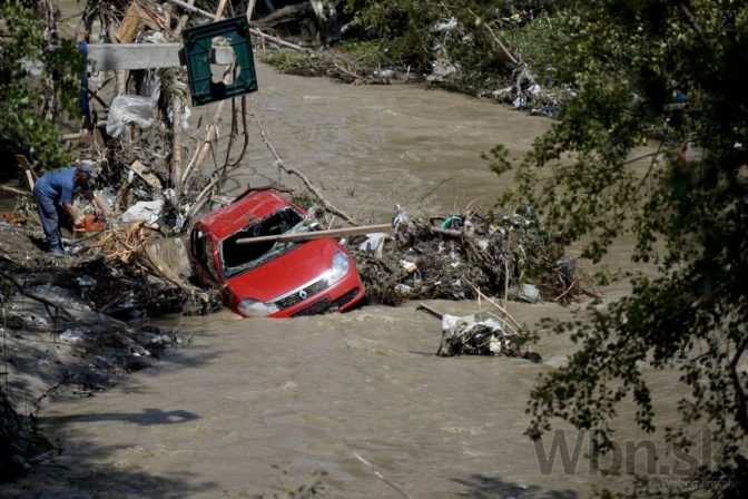 Rumunsko ohrozujú povodne, poškodili tisíce domov