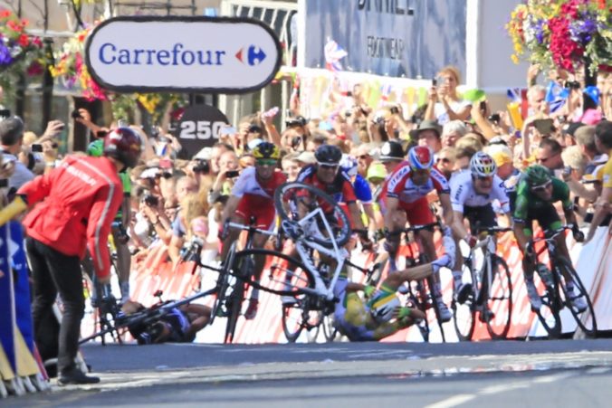 Sagan začal Tour skvelým druhým miestom, Cavendish mal ťažký pád