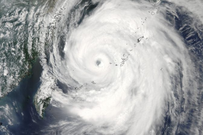 Tajfún Neoguri zasiahol Japonsko, vyhol sa Tokiu