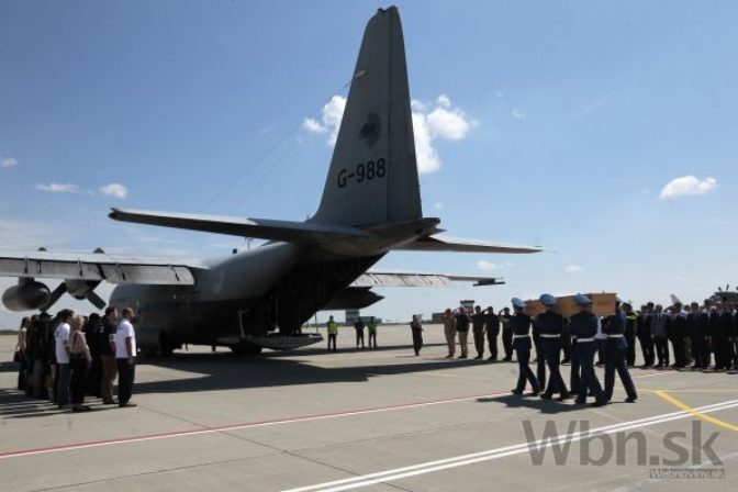 Telá obetí leteckého nešťastia na Ukrajine mieria do Holandska