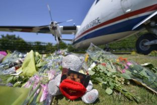 Telá obetí leteckého nešťastia na Ukrajine mieria do Holandska