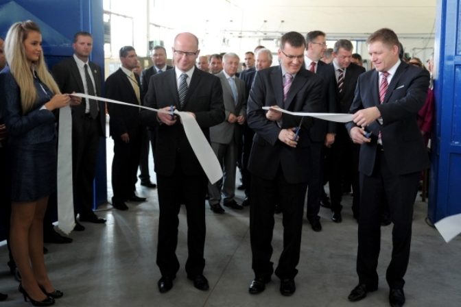 V Novákoch otvorili česko slovenský závod na výrobu ručných zbraní