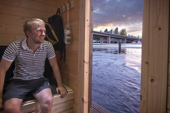 Vo Fínsku predstavili unikátnu plávajúcu saunu s grilom