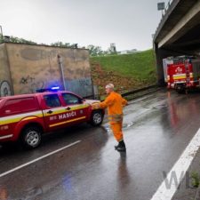 Žilinu a okolie zasiahla silná búrka, voda zatopila ulice