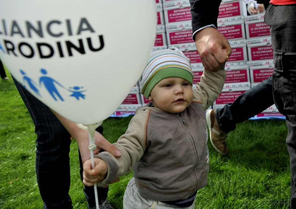 Aliancia za rodinu odovzdala prezidentovi petíciu o gejoch